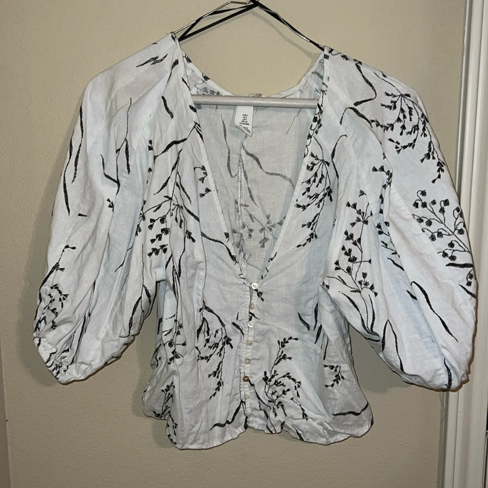 Floral white H&M top